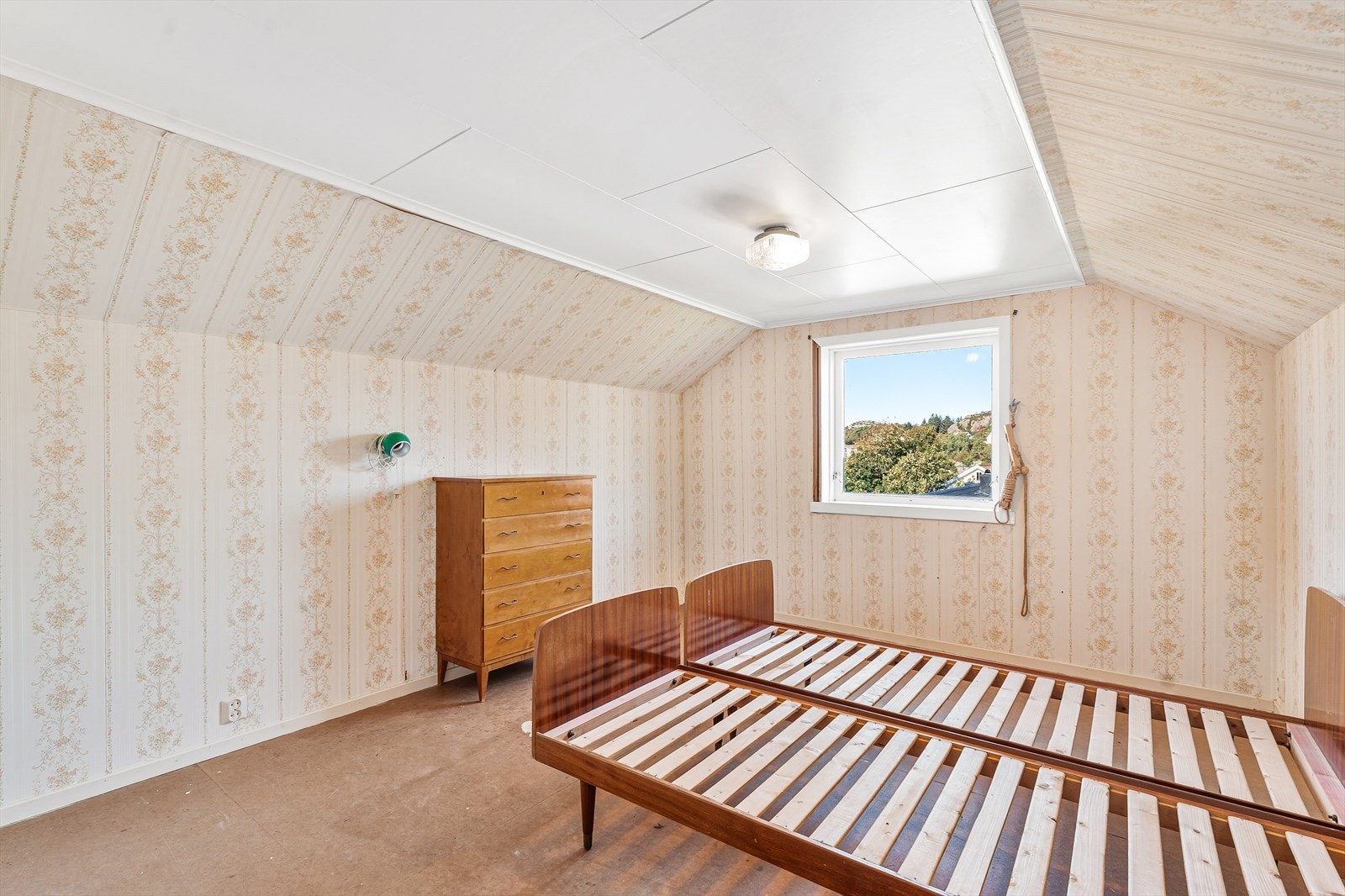 Rom i loftsetasjen (brukt som soverom, ikke byggegodkjent) Galleribilde