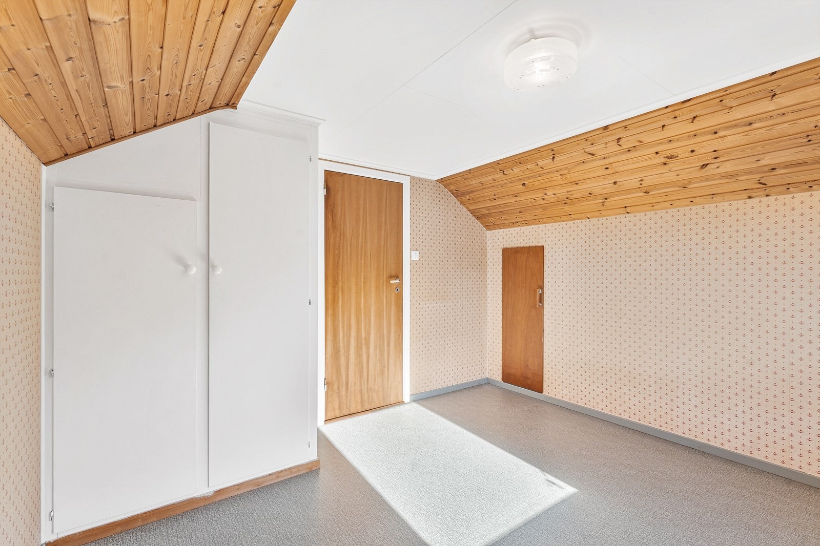 Rom i loftsetasjen (brukt som soverom, ikke byggegodkjent) Galleribilde