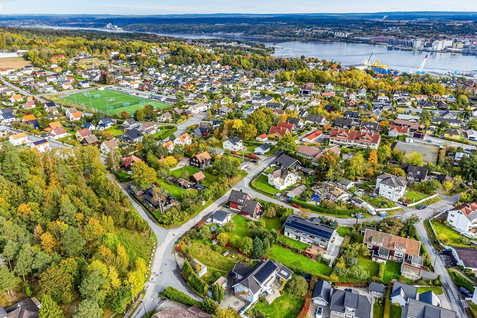 For en småbarnsfamilie er det meget praktisk at både barnehage og barneskole med SFO finnes rett i nærheten. Galleribilde