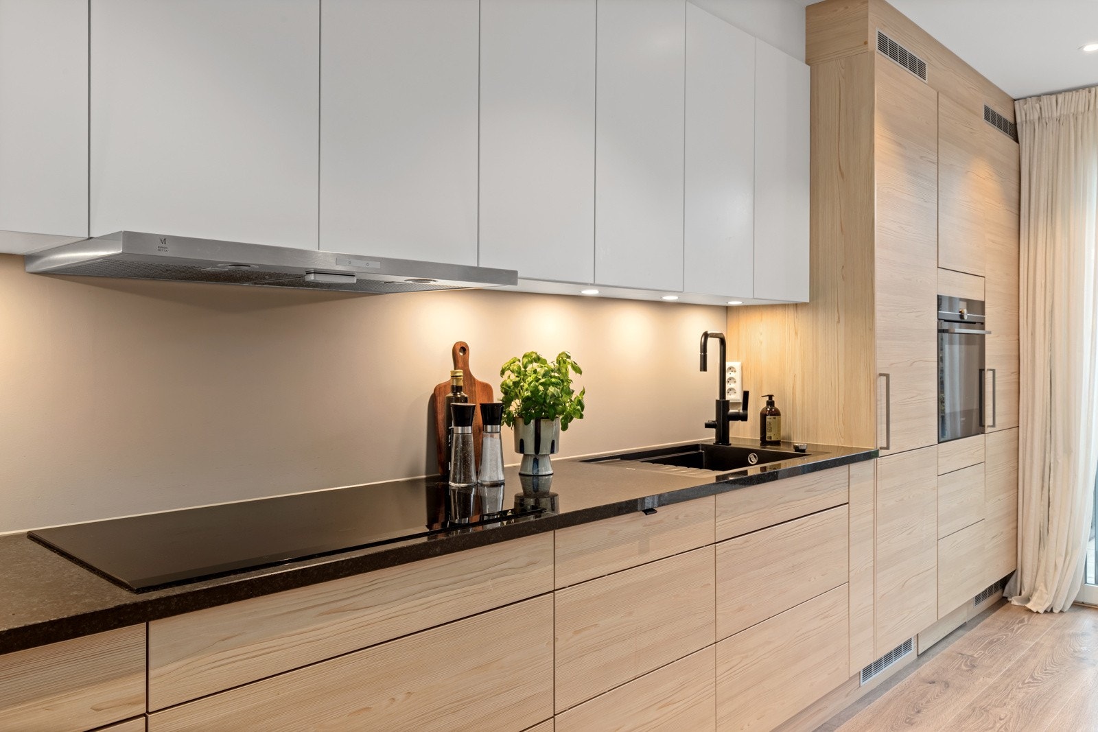 80 cm platetopp fra Siemens studioLine Galleribilde