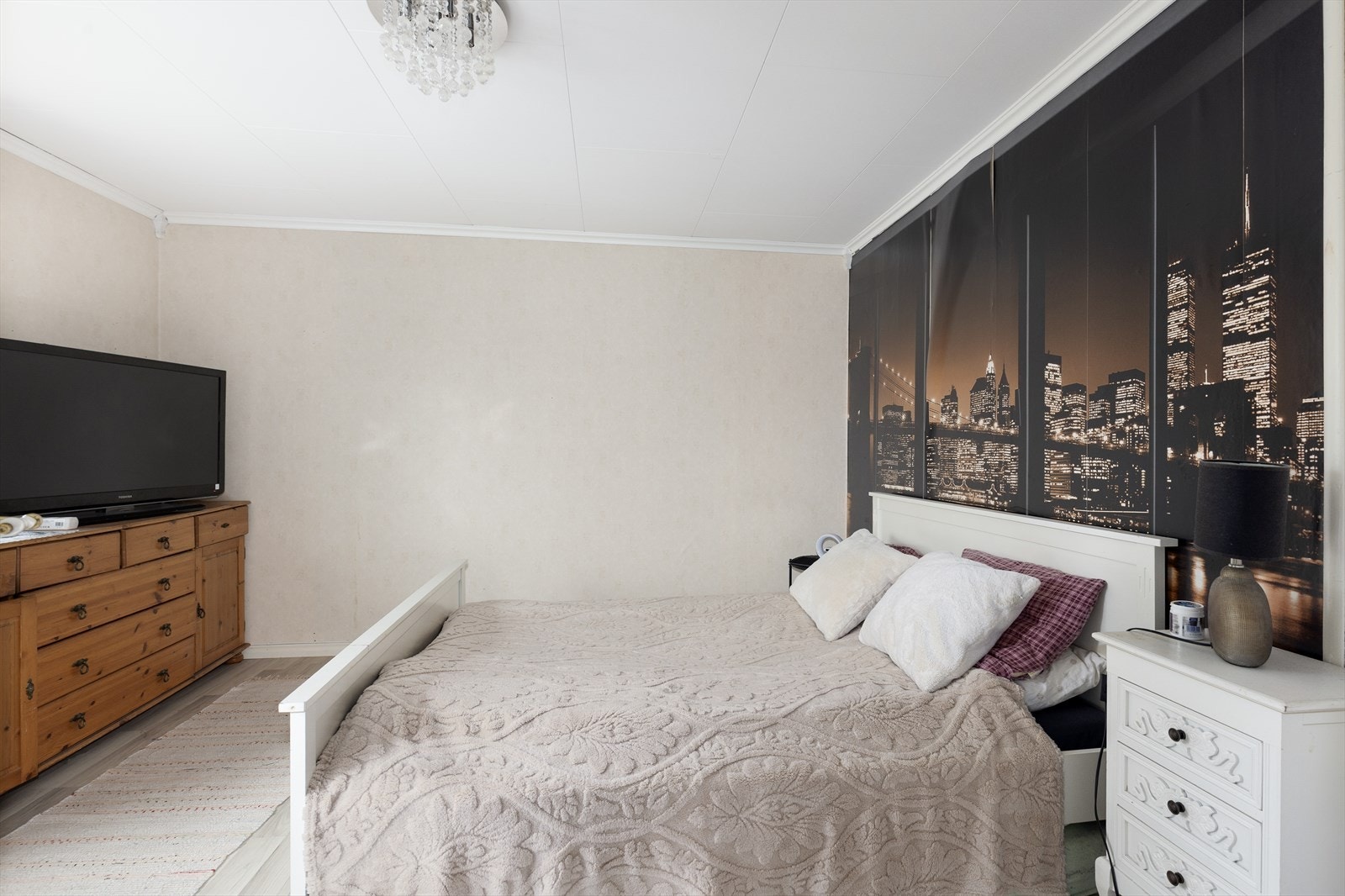 I 2.etg er det tre romslige soverom. Galleribilde