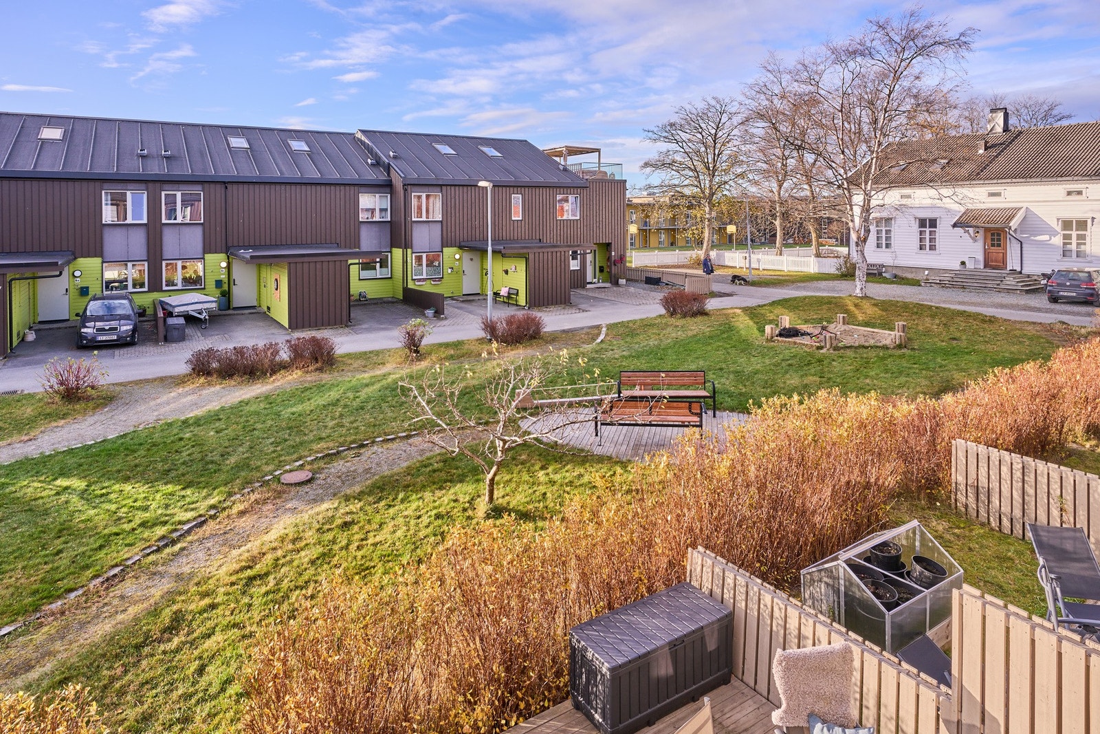 Lekeplasser like utenfor huset Galleribilde