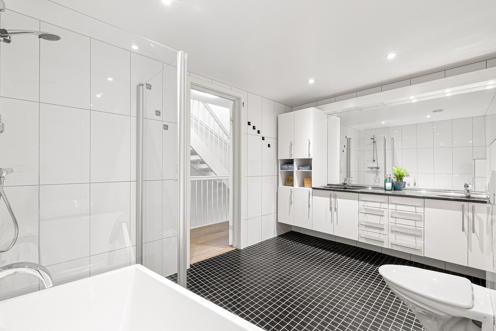 Flislagt bad i 2. etasje på 8,4 m² Galleribilde