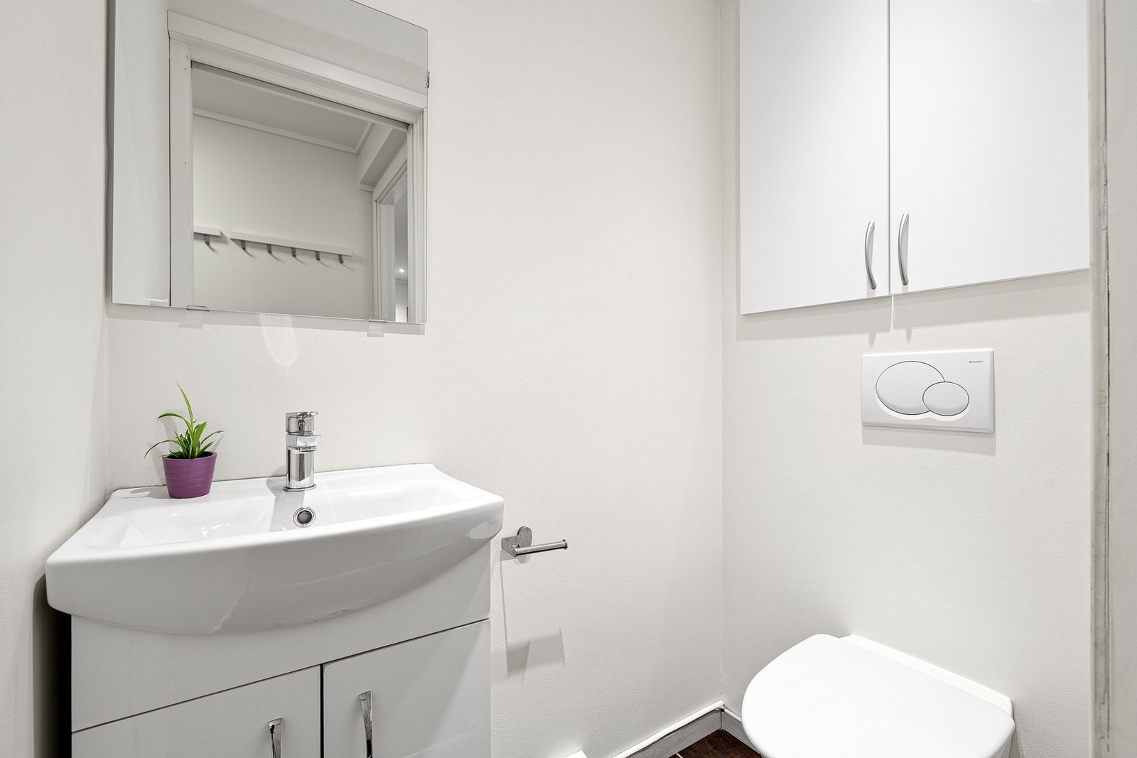 Toalettrom i 1. etasje på 1,3 m² Galleribilde