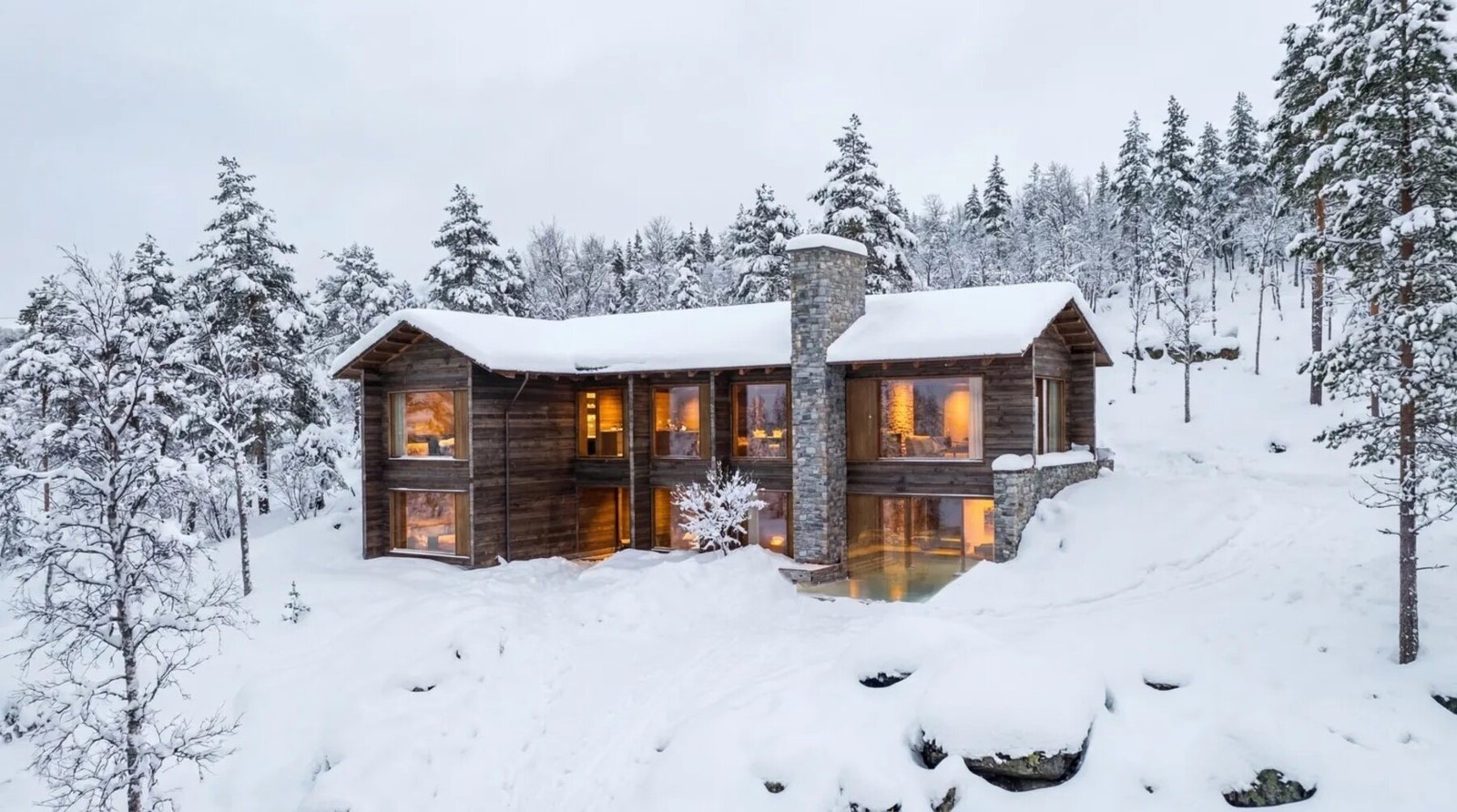 Unik luksushytte midt i bakken på Geilo med spa, treningsrom, basseng ute og inne samt ski inn/ski ut Galleribilde