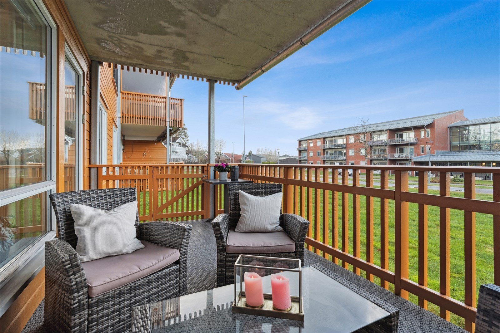 Fra uteplassen er det fin utsikt mot fellesområdene. Galleribilde