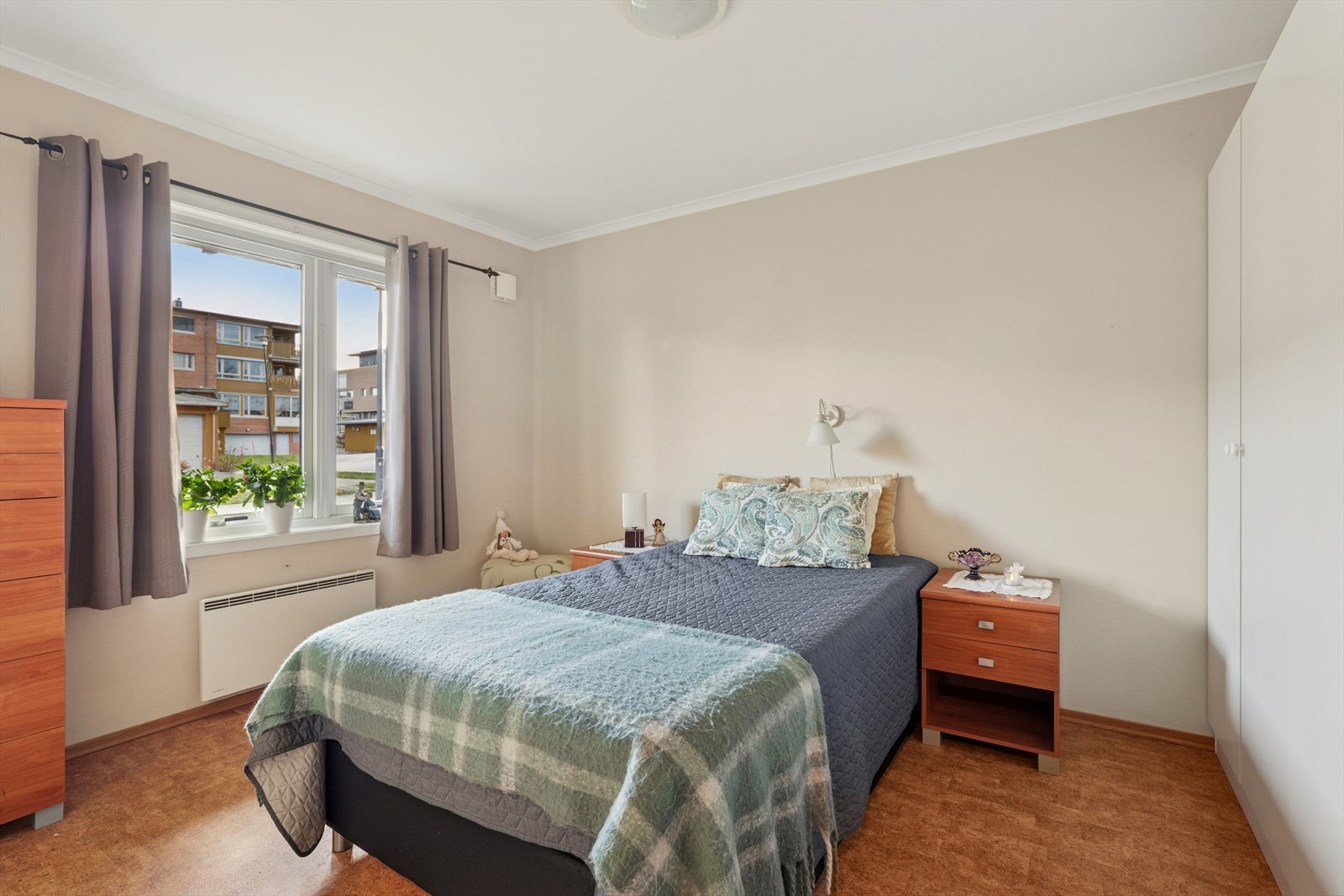 Soverommet har også god garderobeplass. Galleribilde