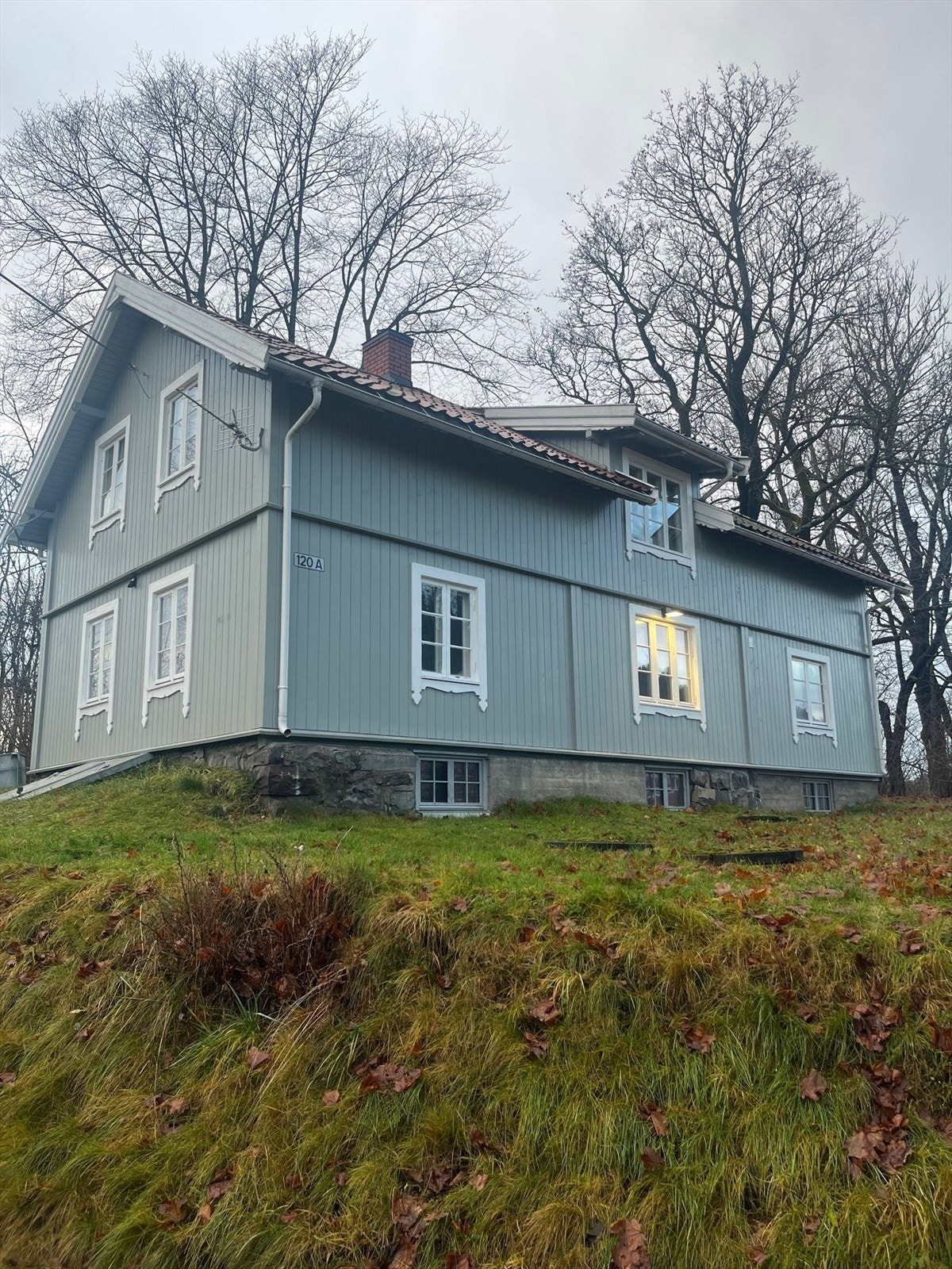 Leiligheten ligger i en del av en enebolig. Galleribilde