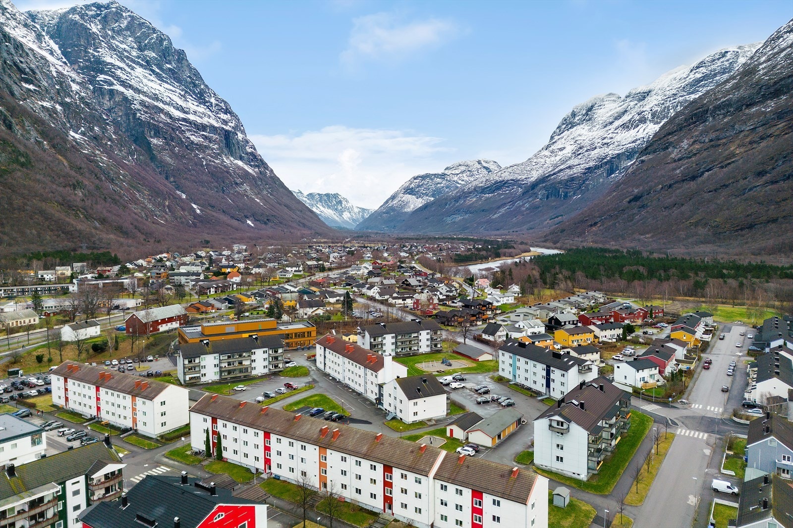 Dronefoto over nærområdet. Galleribilde