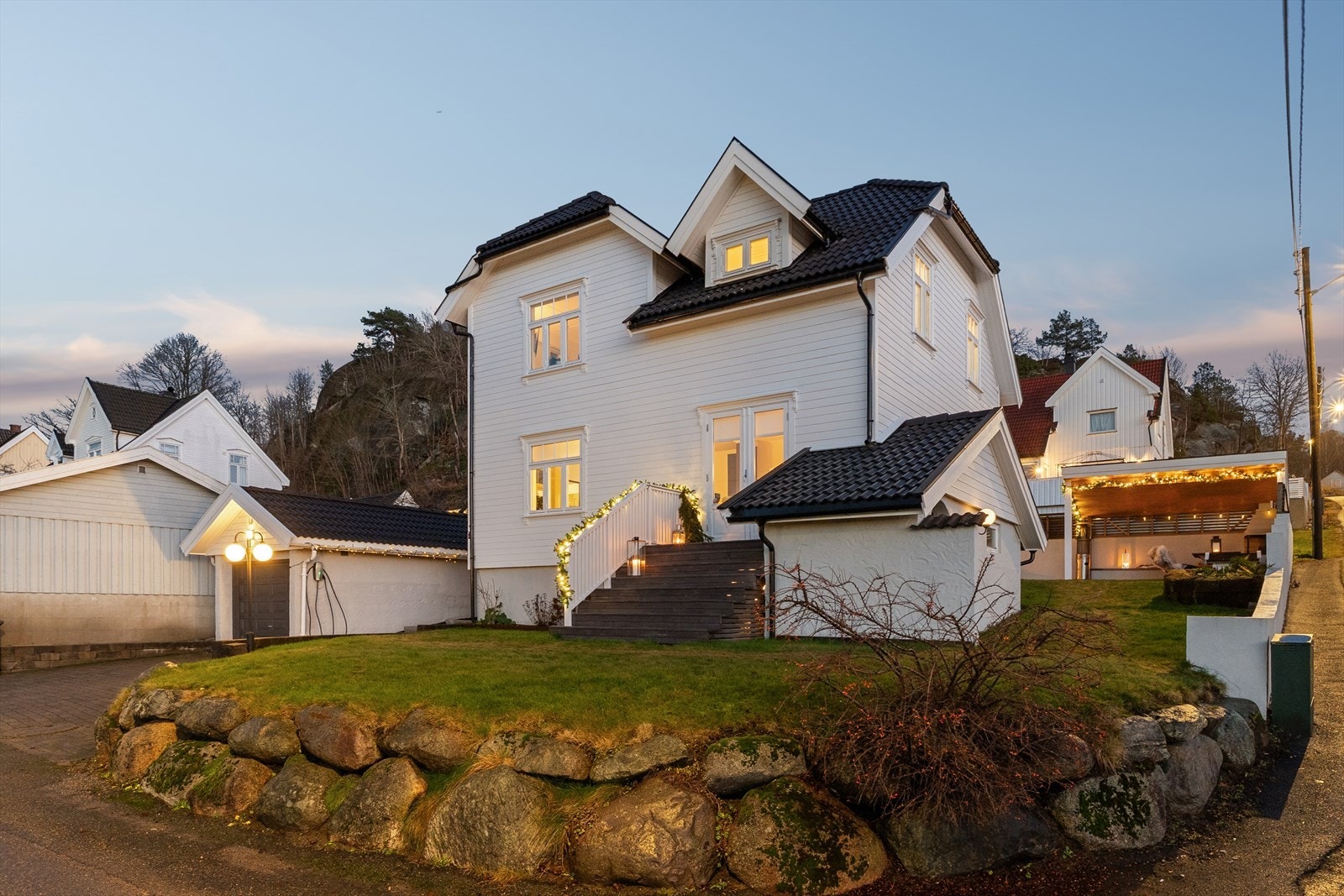 DNB Eiendom ønsker hjertelig velkommen til Viriklia 10 - en herskapelig og meget velholdt villa fra 1930 - modernisert i 2022-2025 - solrikt - blindvei - barnevennlig Galleribilde