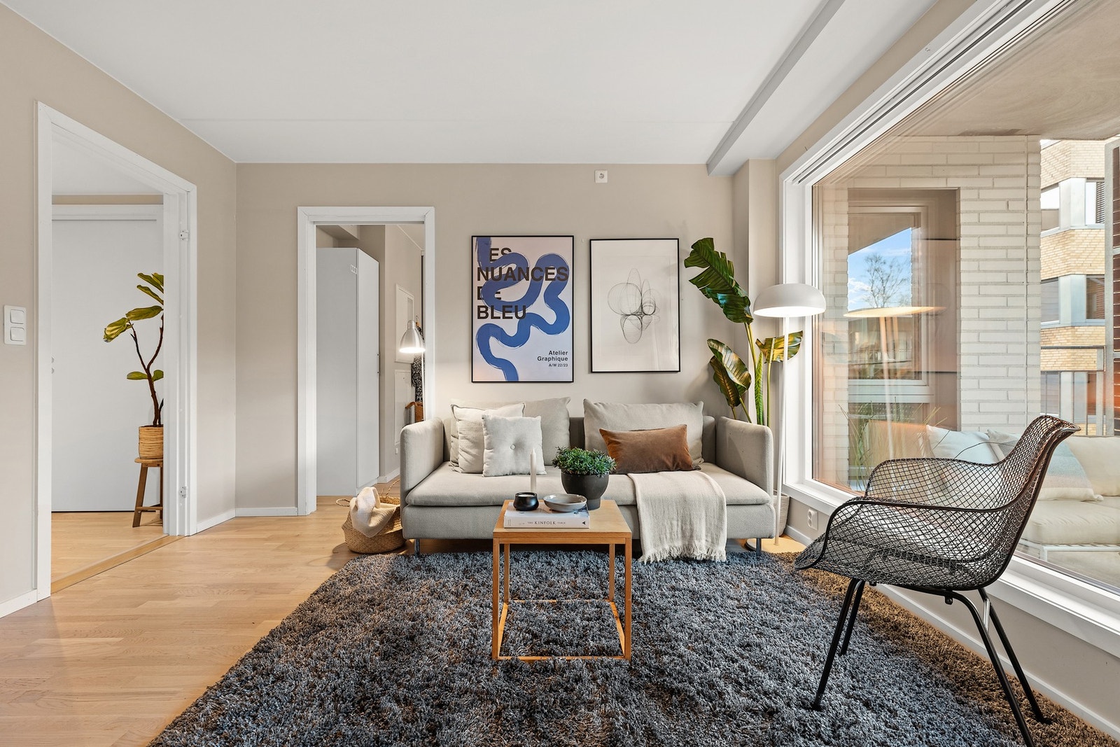 Leiligheten har 2 fine soverom, hvor stuen har inngang til et større hovedsoverom. Galleribilde