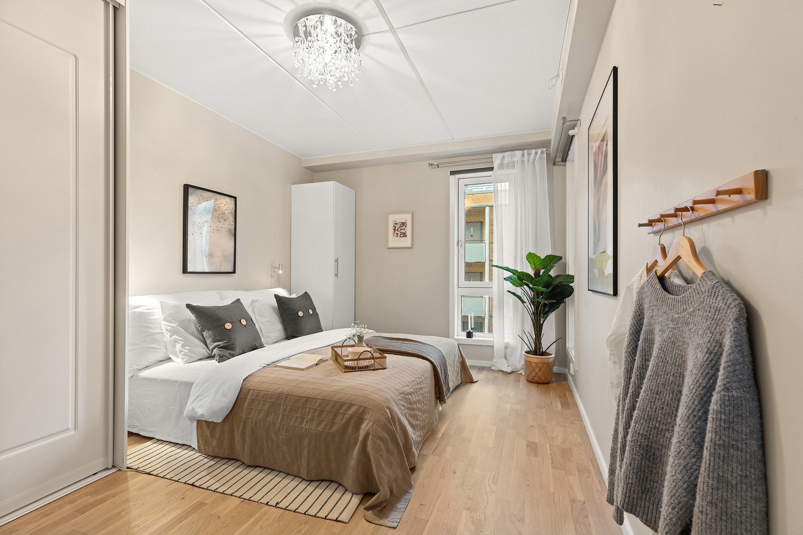 Hovedsoverom har vinduer vendende mot balkongen. Galleribilde