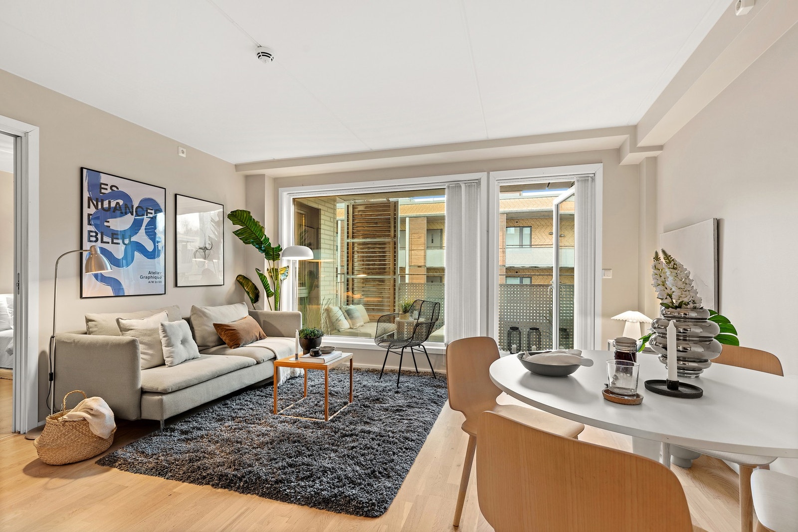 Leiligheten fra 2016 har god planløsning, delikate overflater og godt med innfallende lys. Galleribilde