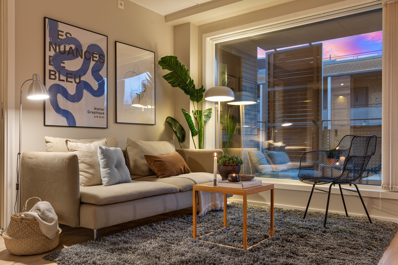 Stuen har fin plass for innredning. Galleribilde