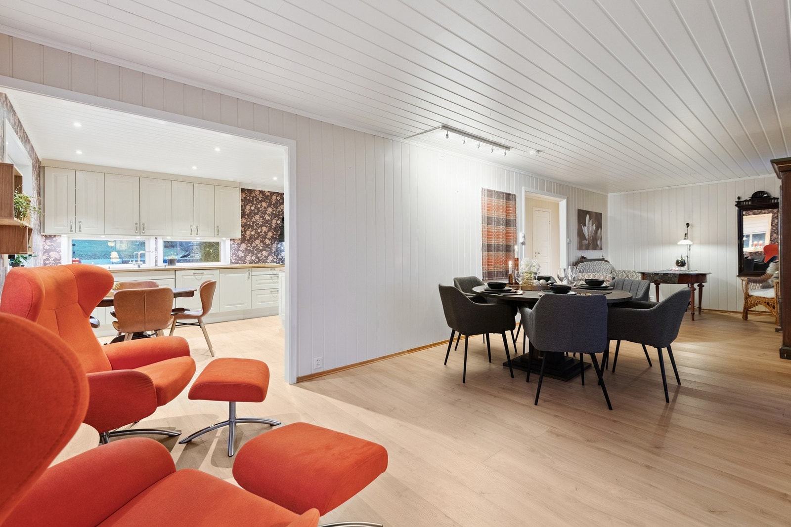 Stuen oppleves lys og innbydende. Galleribilde