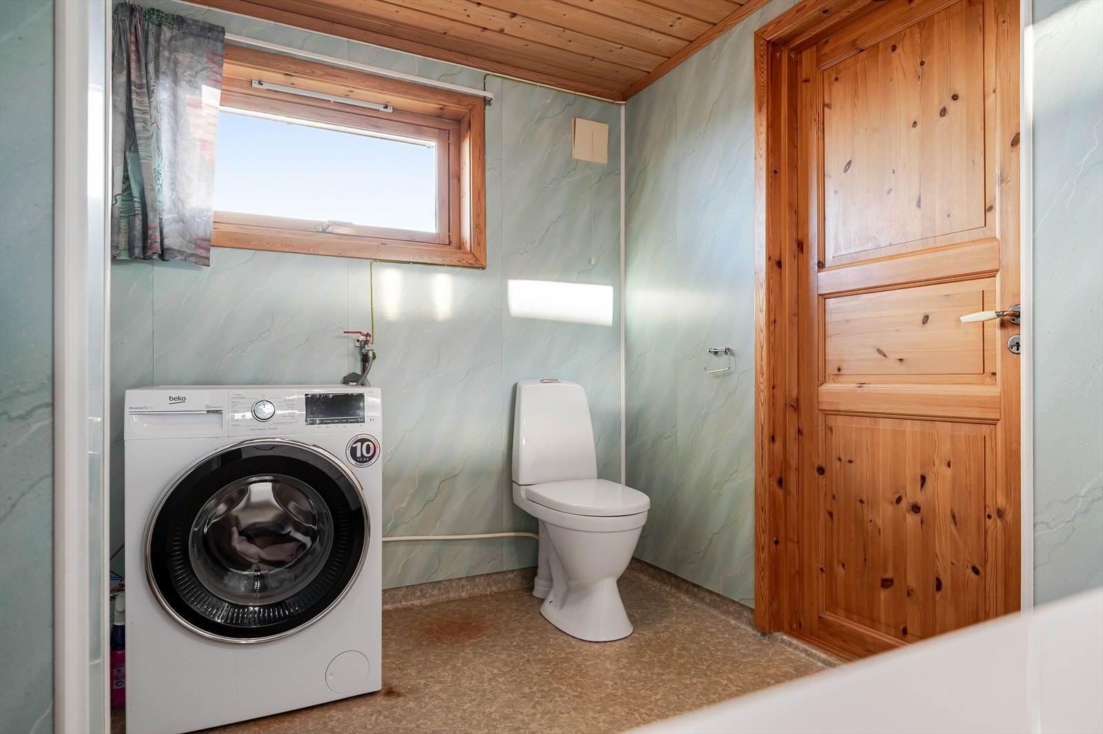 Baderomsplater på veggene. Galleribilde