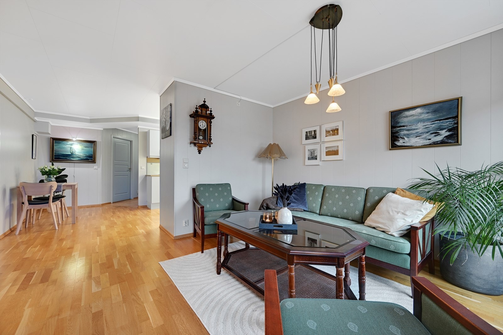 Stue og spisestue. Galleribilde