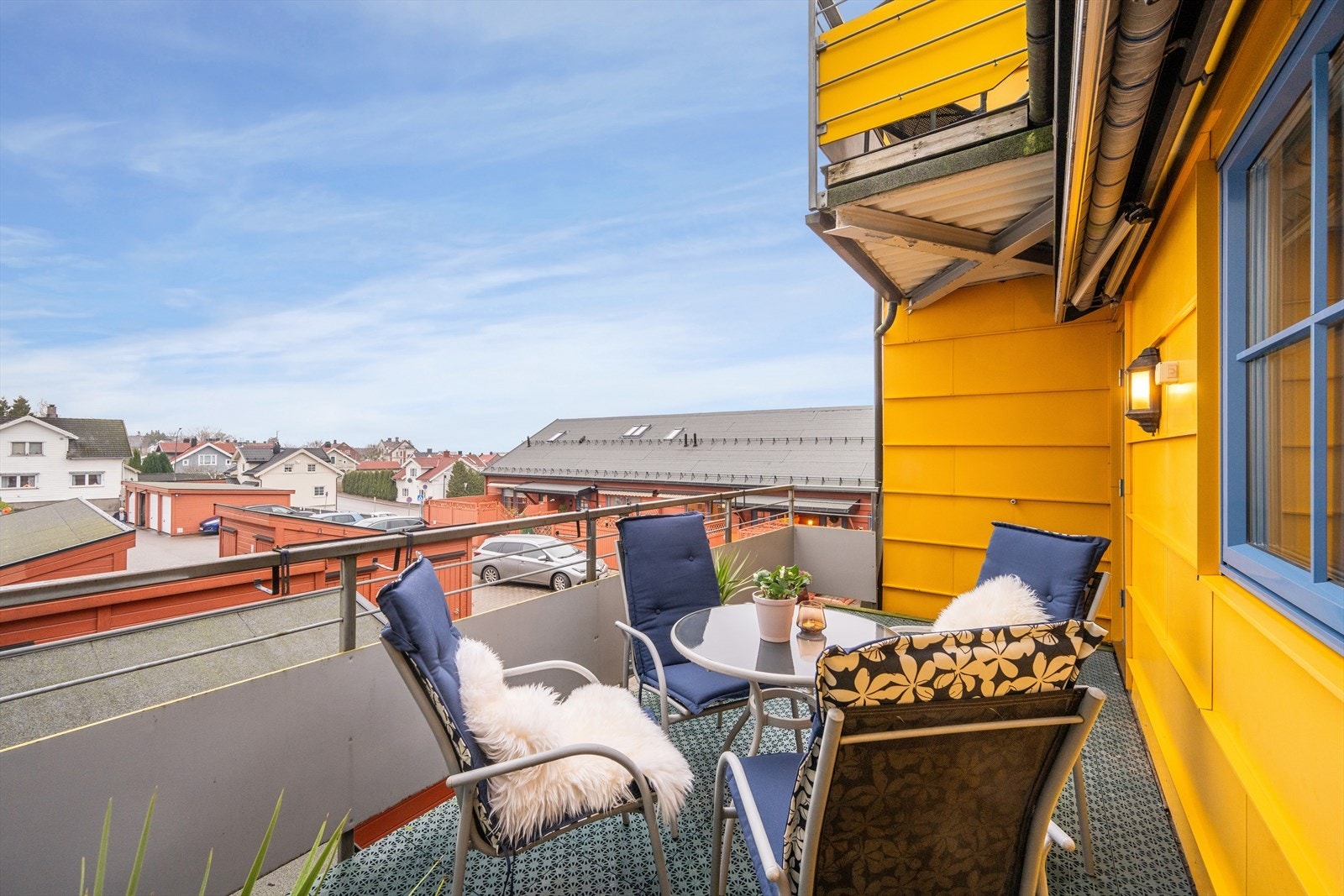 Tilbaketrukket balkong med utsyn. Galleribilde