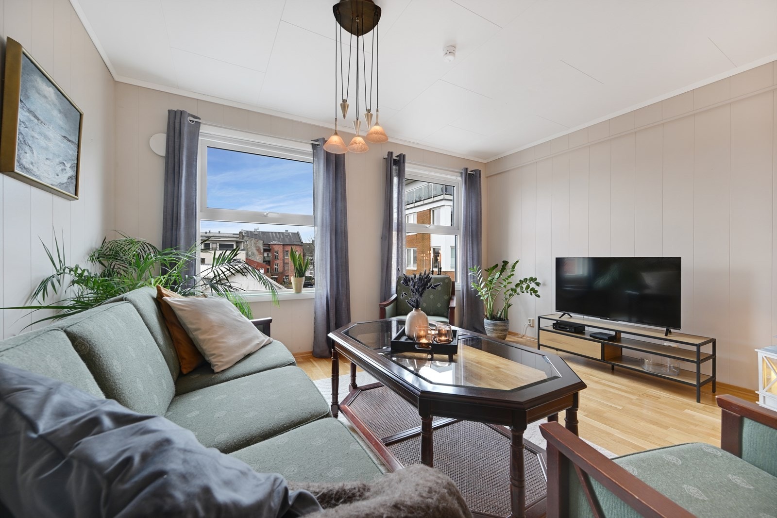 Hyggelig stue med utsyn over nærområdet. Galleribilde