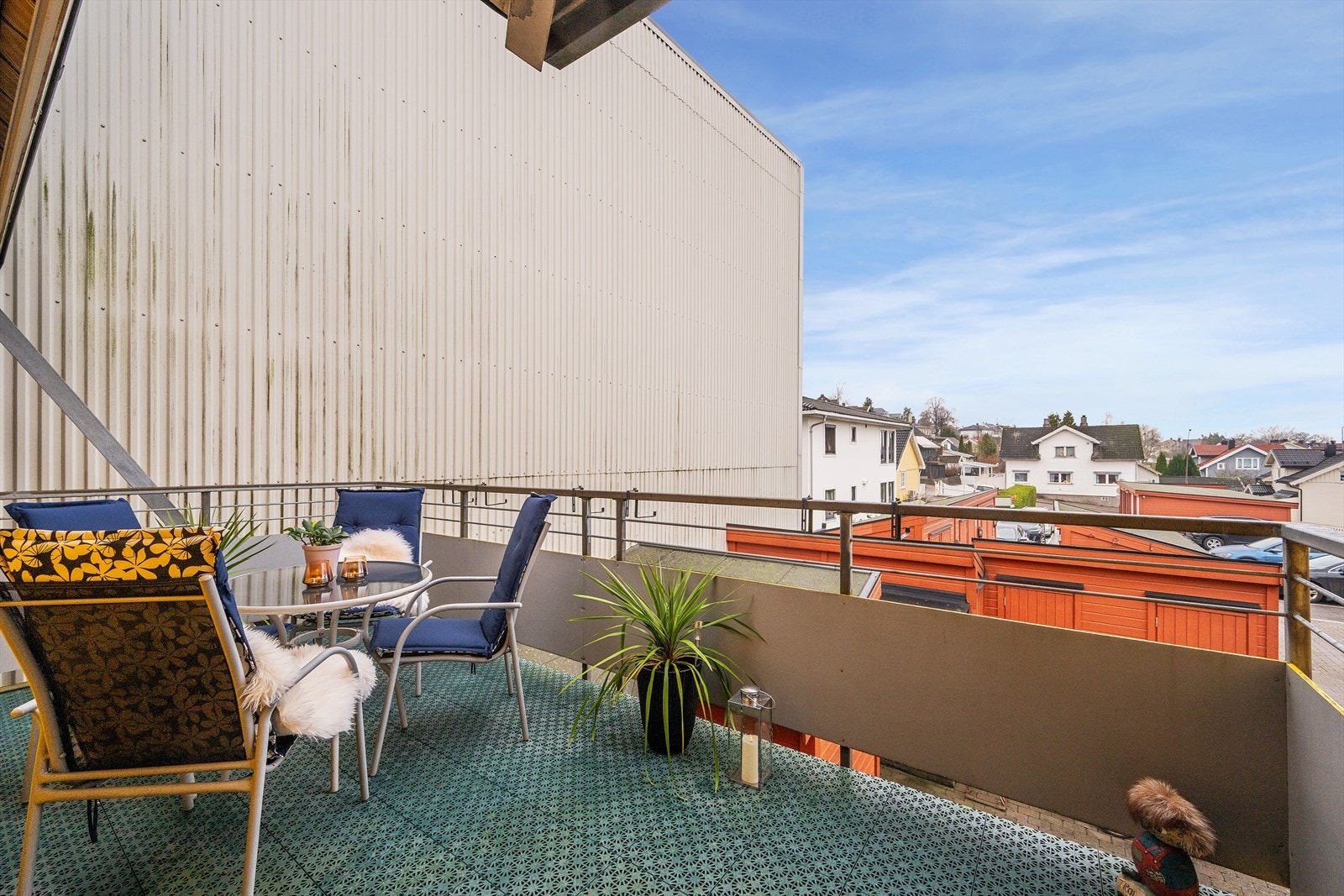 Balkong med el. markise. Galleribilde