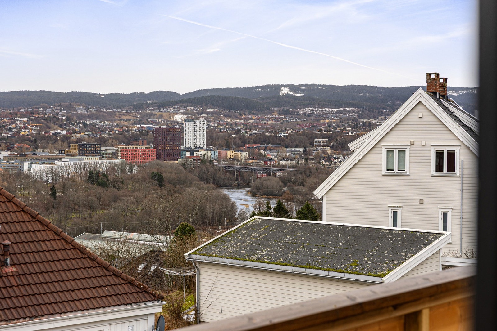 I Åsveien bor du svært sentralt med god kollektivforbindelse samt gang- og sykkelvei til både sentrum, St. Olavs og Bymarka. Galleribilde