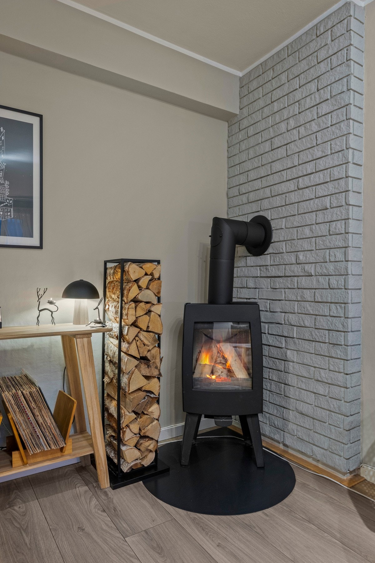 Peisovnen gir en ekstra varmekilde og bidrar til en lun atmosfære Galleribilde