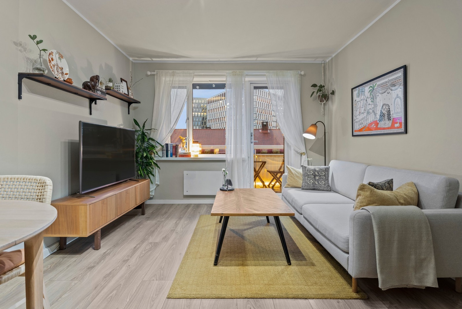 Her kan du enkelt skape både en hyggelig sofakrok og en praktisk spiseplass Galleribilde