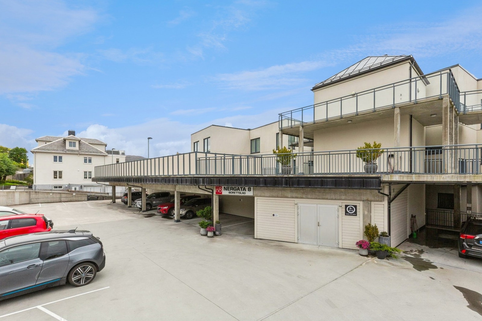 Velkommen til Nergata 8 ! Leilighetskomplekset har både garasjeanlegg og heis. Gjesteparkering. Galleribilde