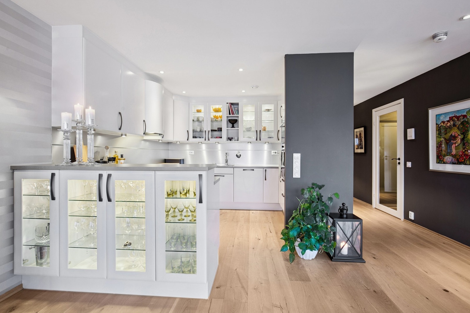 Meget flott kjøkken med øyløsning Galleribilde