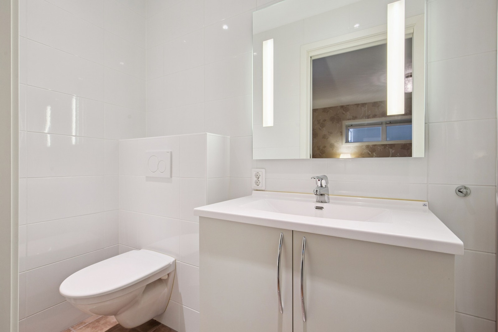 Privat bad nr 2 med adkomst fra hoved soverommet. Galleribilde