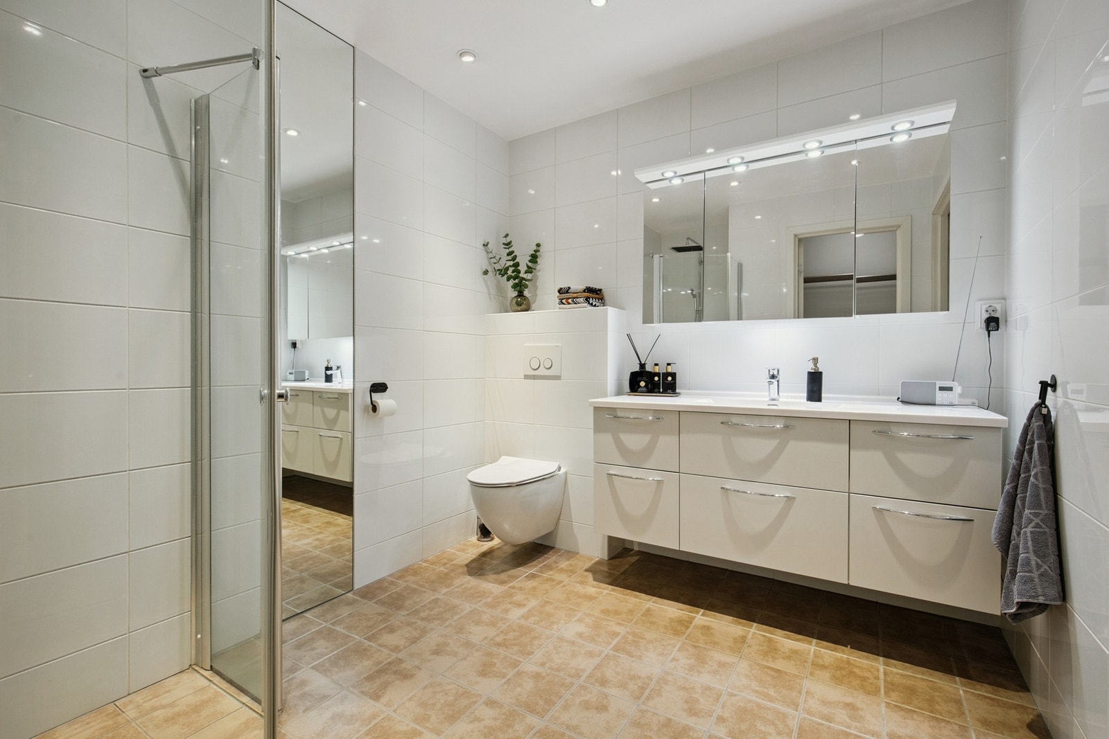 Flott flislagt bad Galleribilde