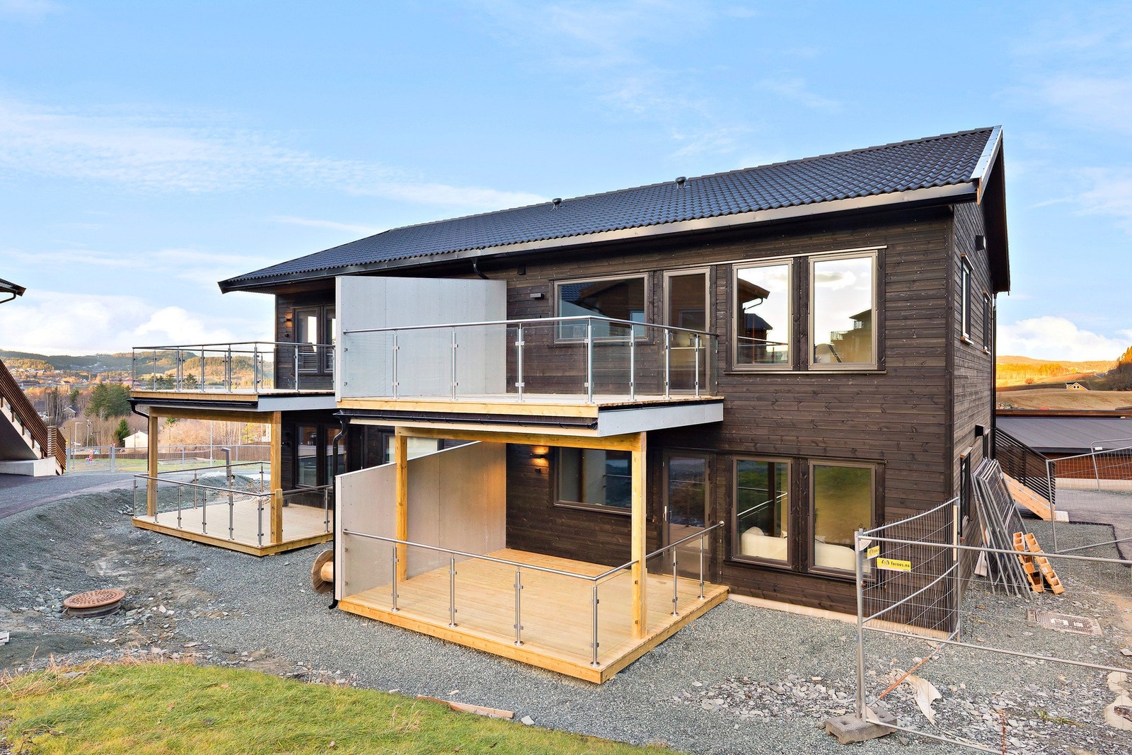 Bygget har et moderne uttrykk og er kledd med Møre Royal kledning. Galleribilde