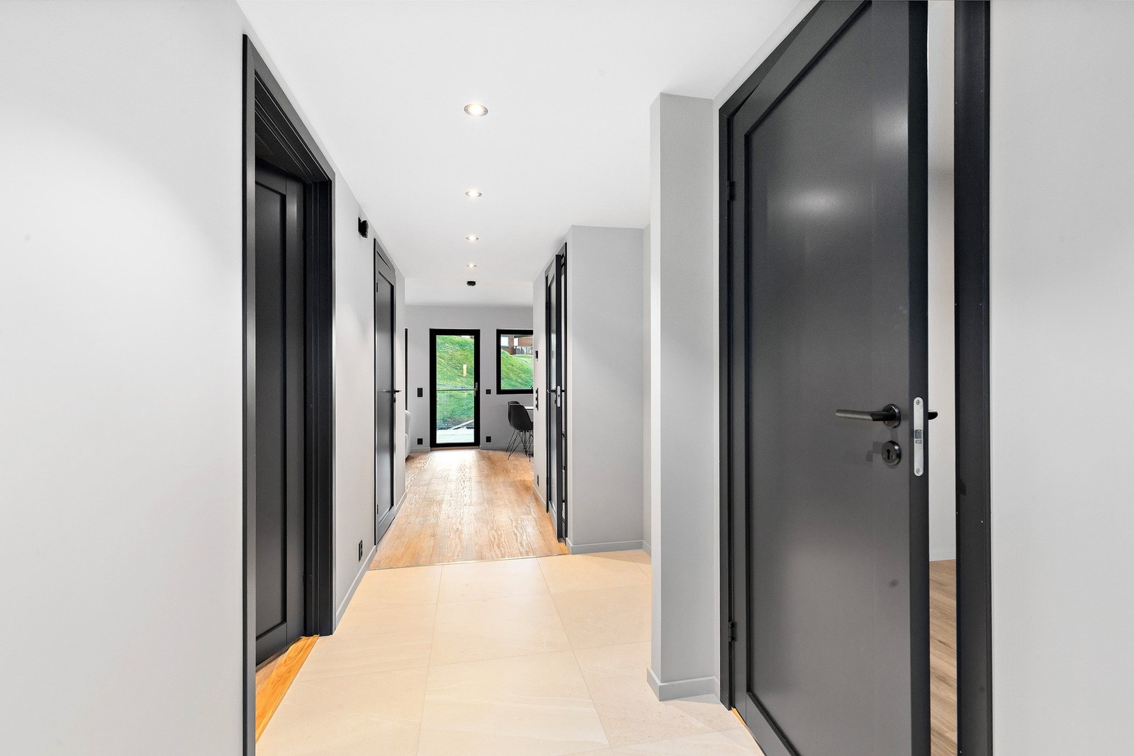 Flislagt gang med behagelig gulvvarme. Galleribilde