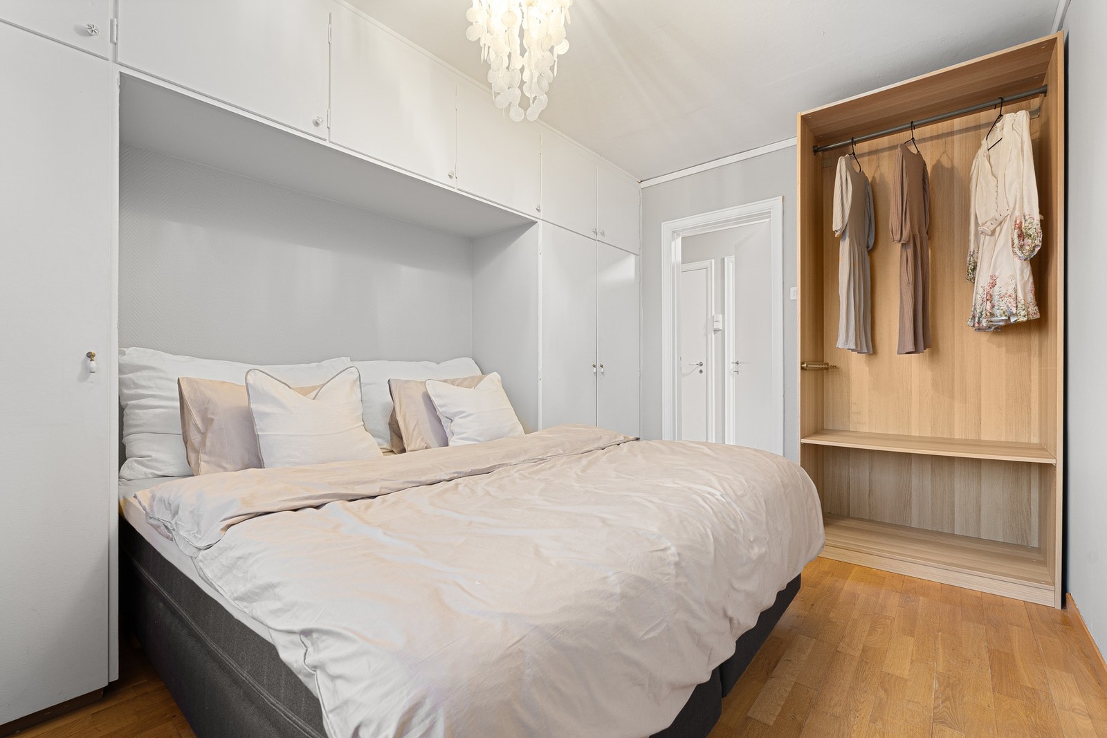 Her er det godt med plass til en større dobbeltseng. Galleribilde