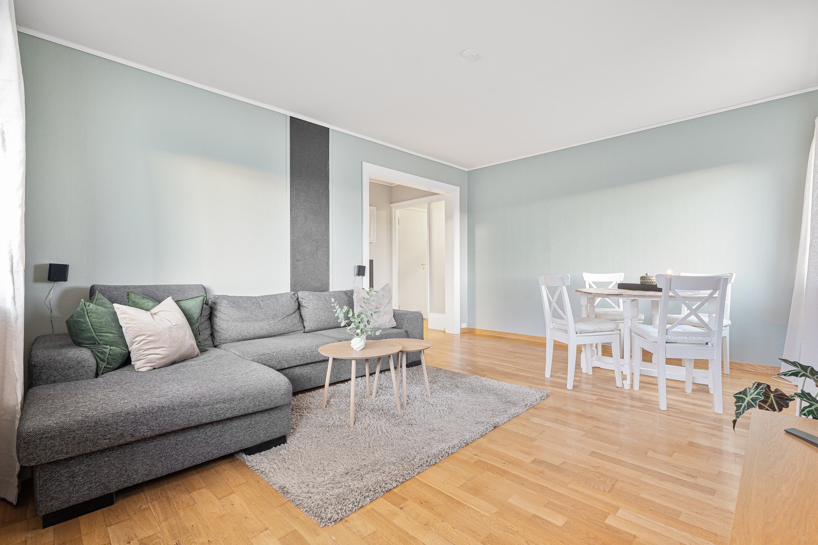 Leiligheten har en sjarmerende stue på ca. 21 kvadratmeter. Galleribilde