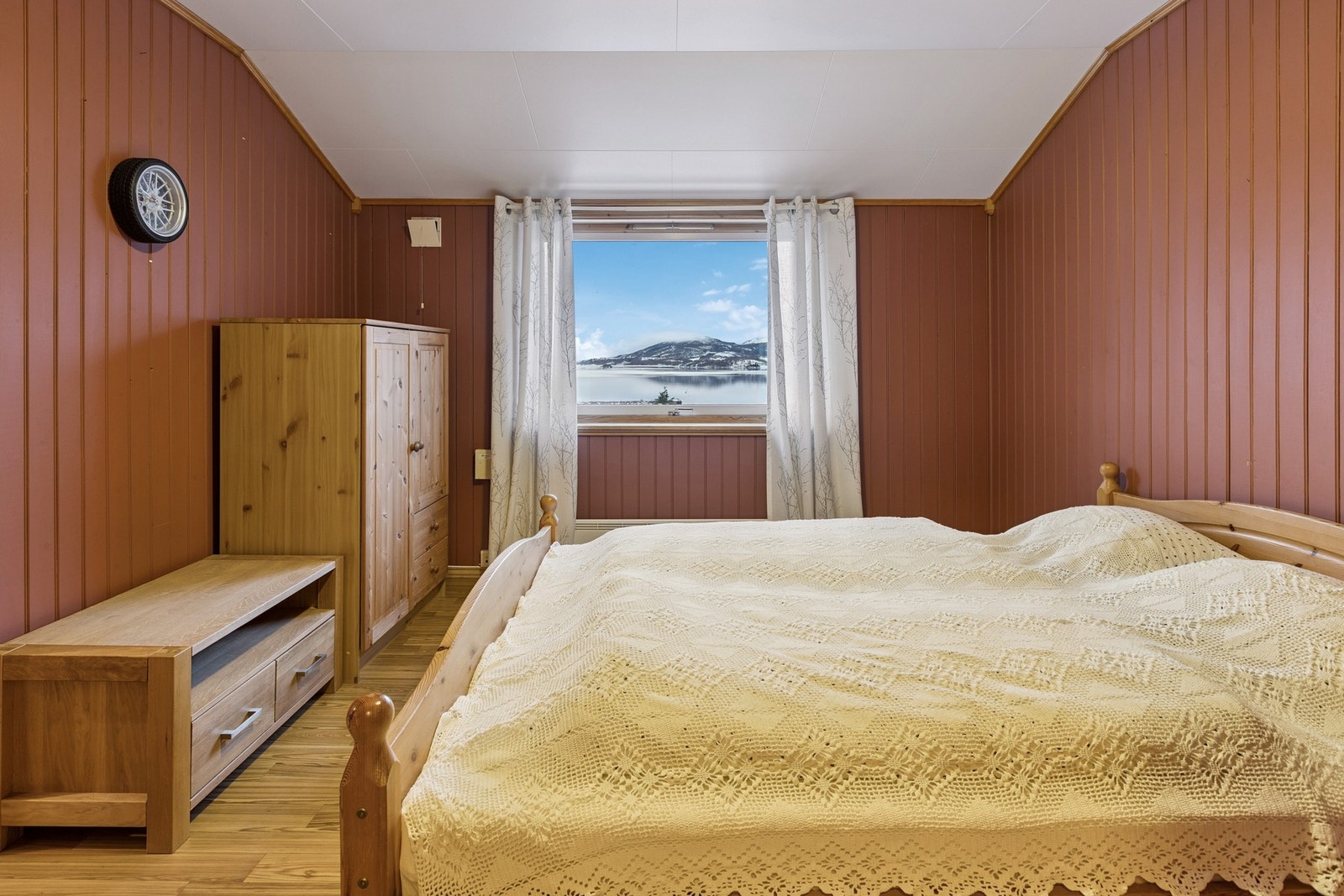 Soverom 3 med god plass for seng og nattbord. Galleribilde