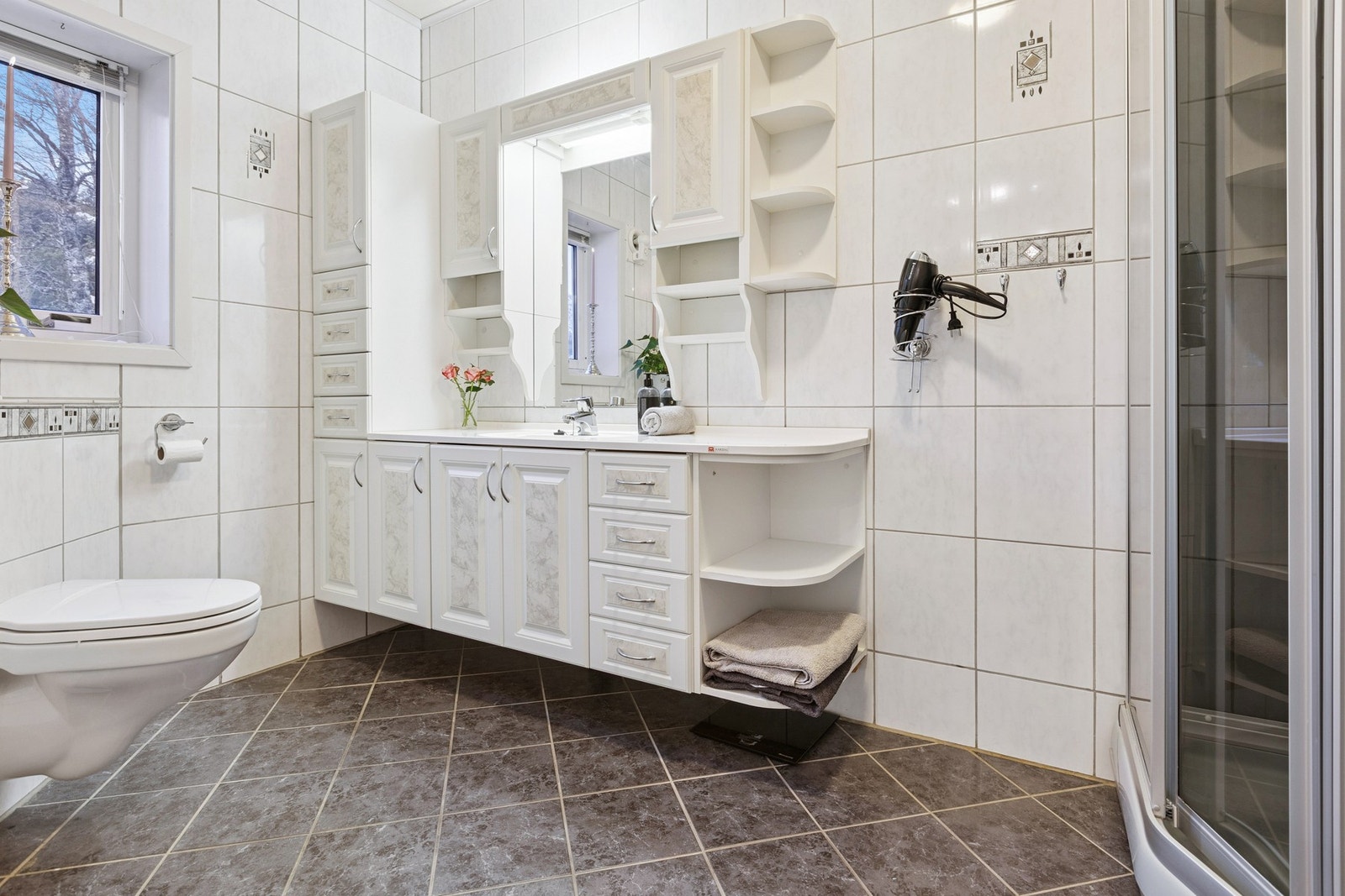 Bad med varmekabler i gulv. Galleribilde