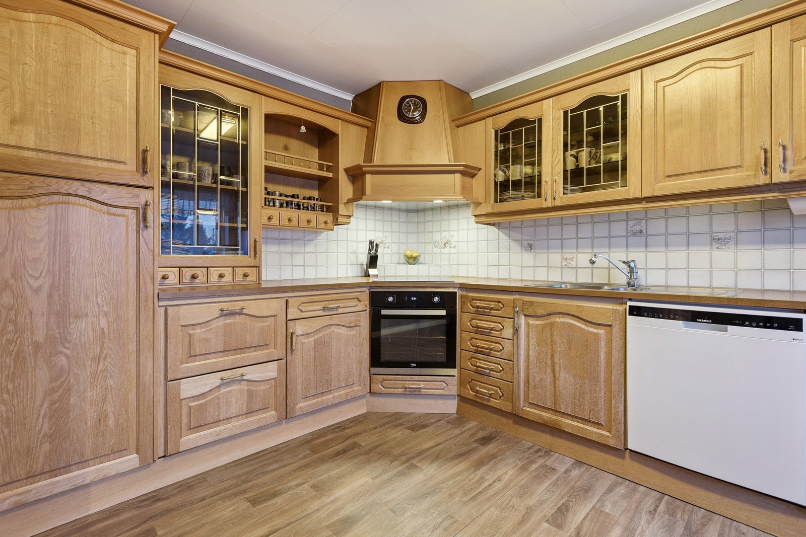 Integrerte hvitevarer medfølger i handelen. Galleribilde