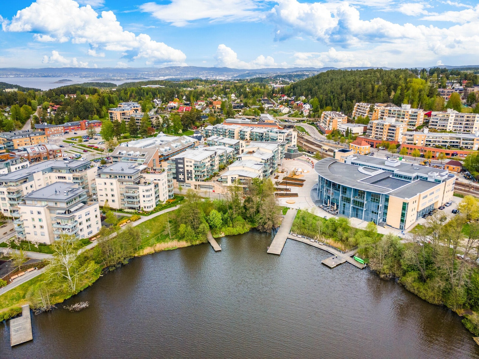 Kolbotn Torg og Kolbotntjernet Galleribilde