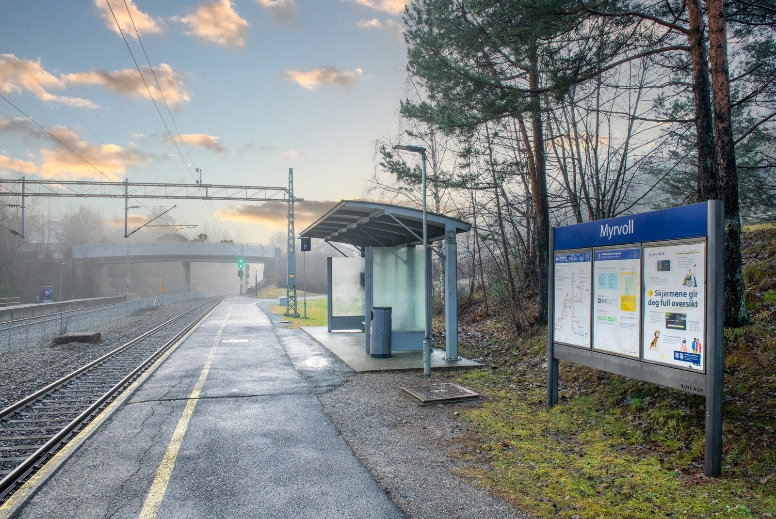 Myrvoll stasjon ligger ca 300 meter fra boligen. Galleribilde