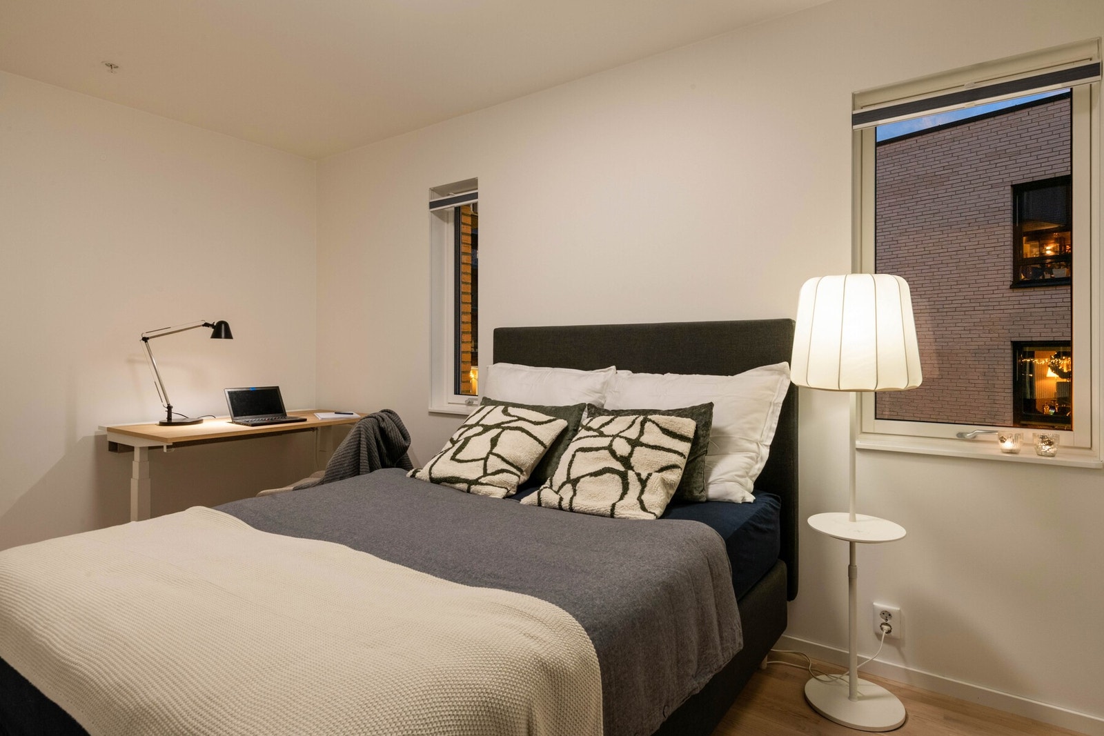 Det er god plass til en kontorløsning i den ene enden. Galleribilde