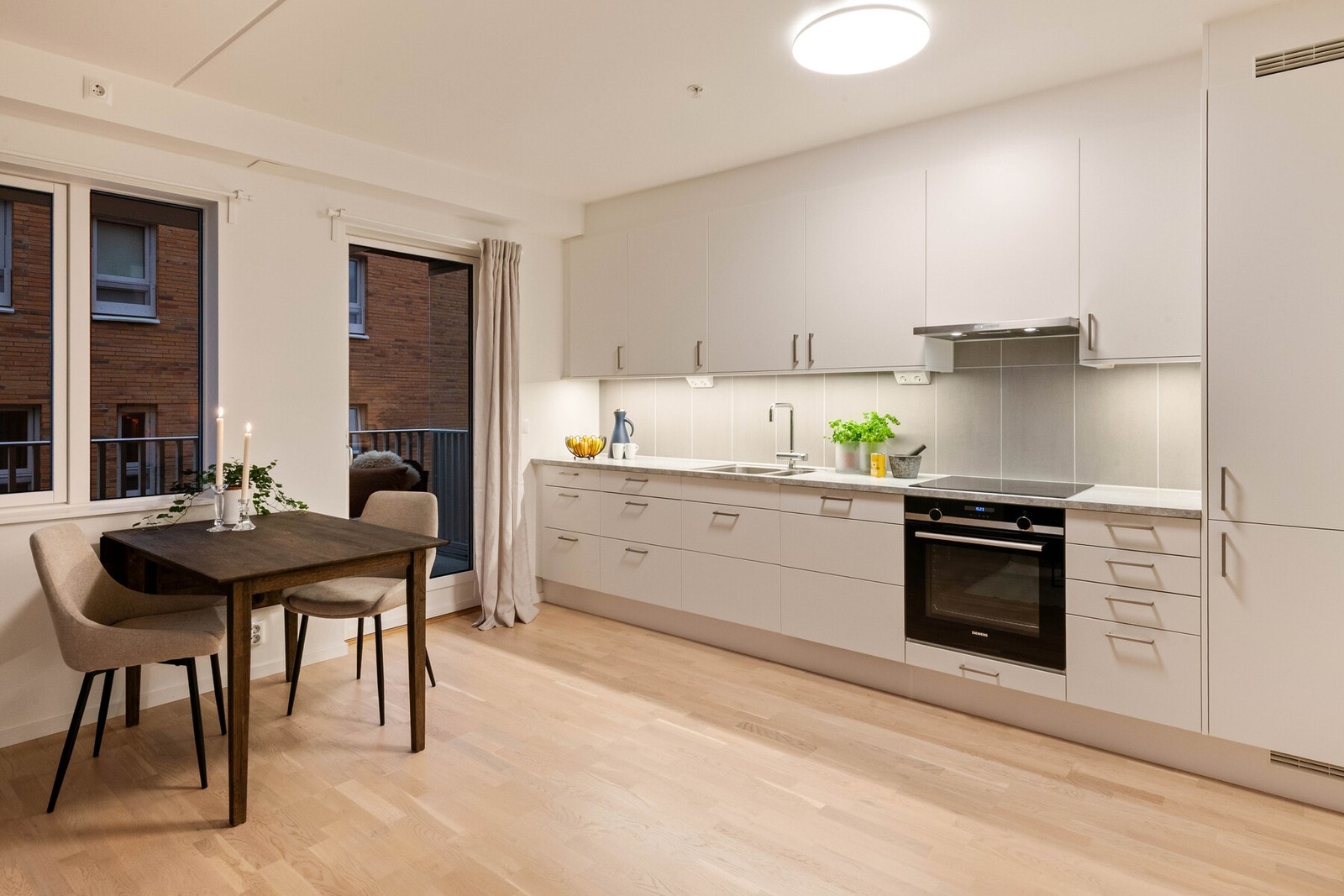 God plass til stort spisebord om man skal ha selskap. Galleribilde