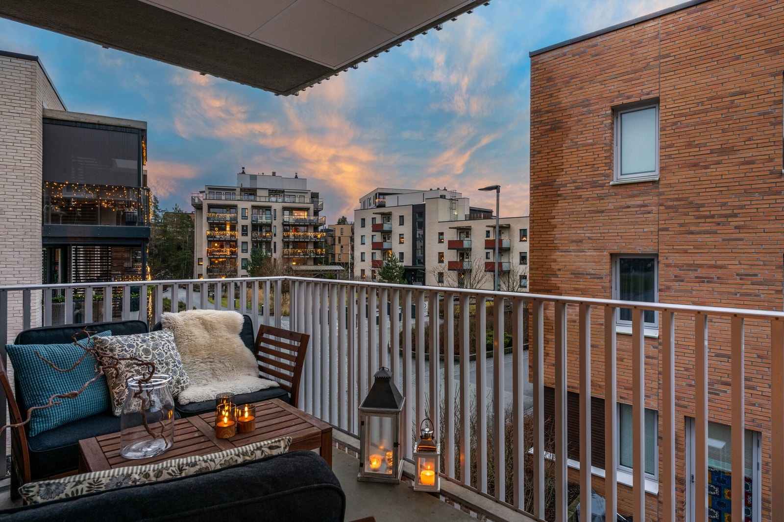 Utsikt over nærområdet. Det er tillat å benytte elektrisk- og gassgrill. Galleribilde