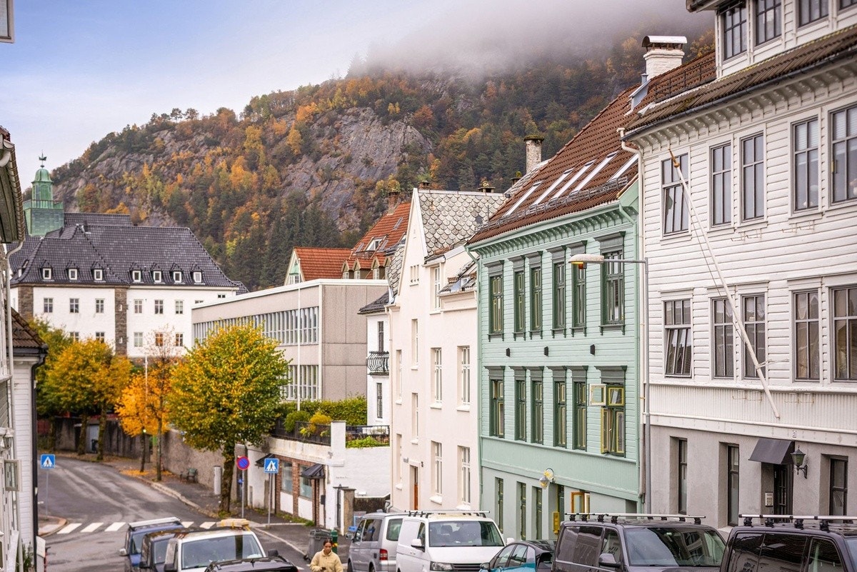 Leiligheten ligger i 2. etasje i klassisk bygård Galleribilde