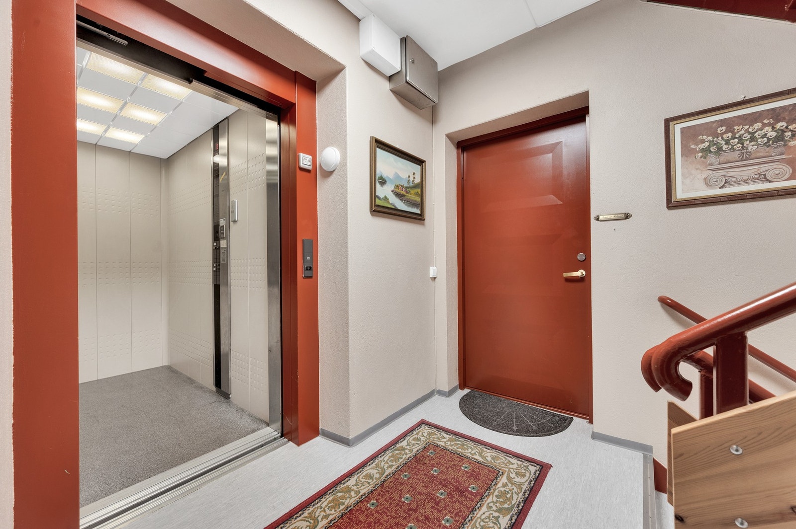 Heis i bygget bidrar til en enkel og trappefri adkomst. Galleribilde