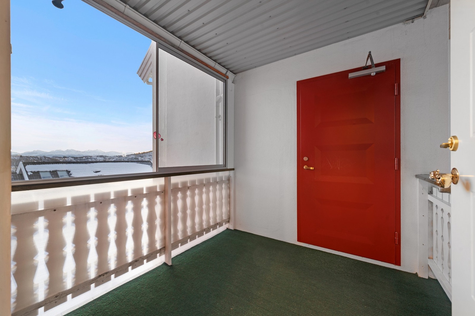 Innglasset inngangsparti. Galleribilde