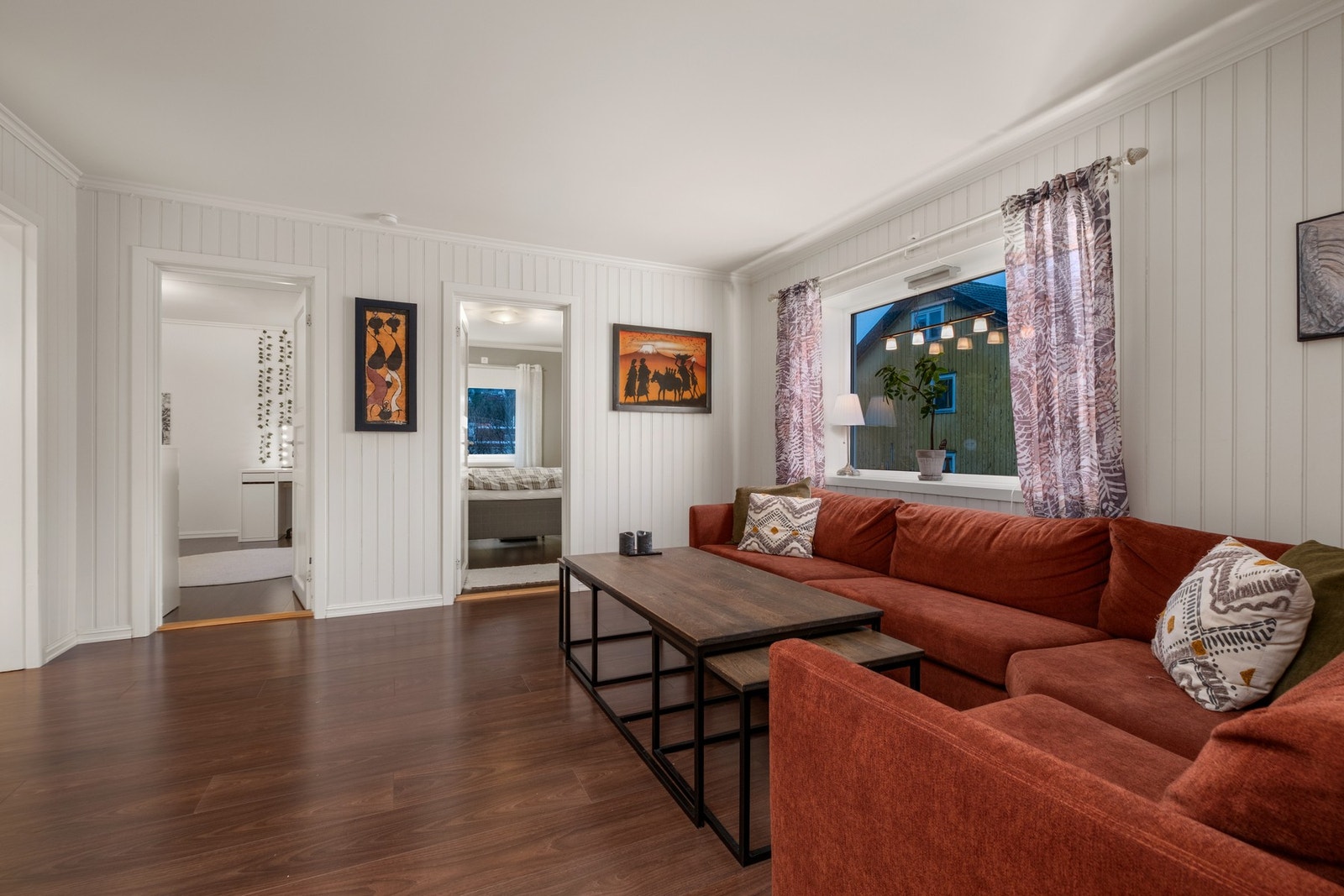 Store vindusoverflater som gir gode lysforhold. Galleribilde