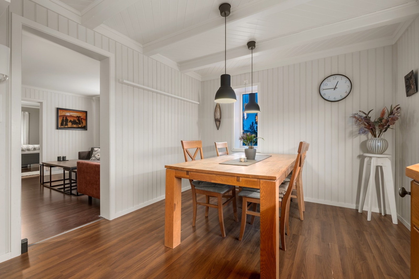 Fra stue har du naturlig overgang inn til spisestue/kjøkken. Galleribilde