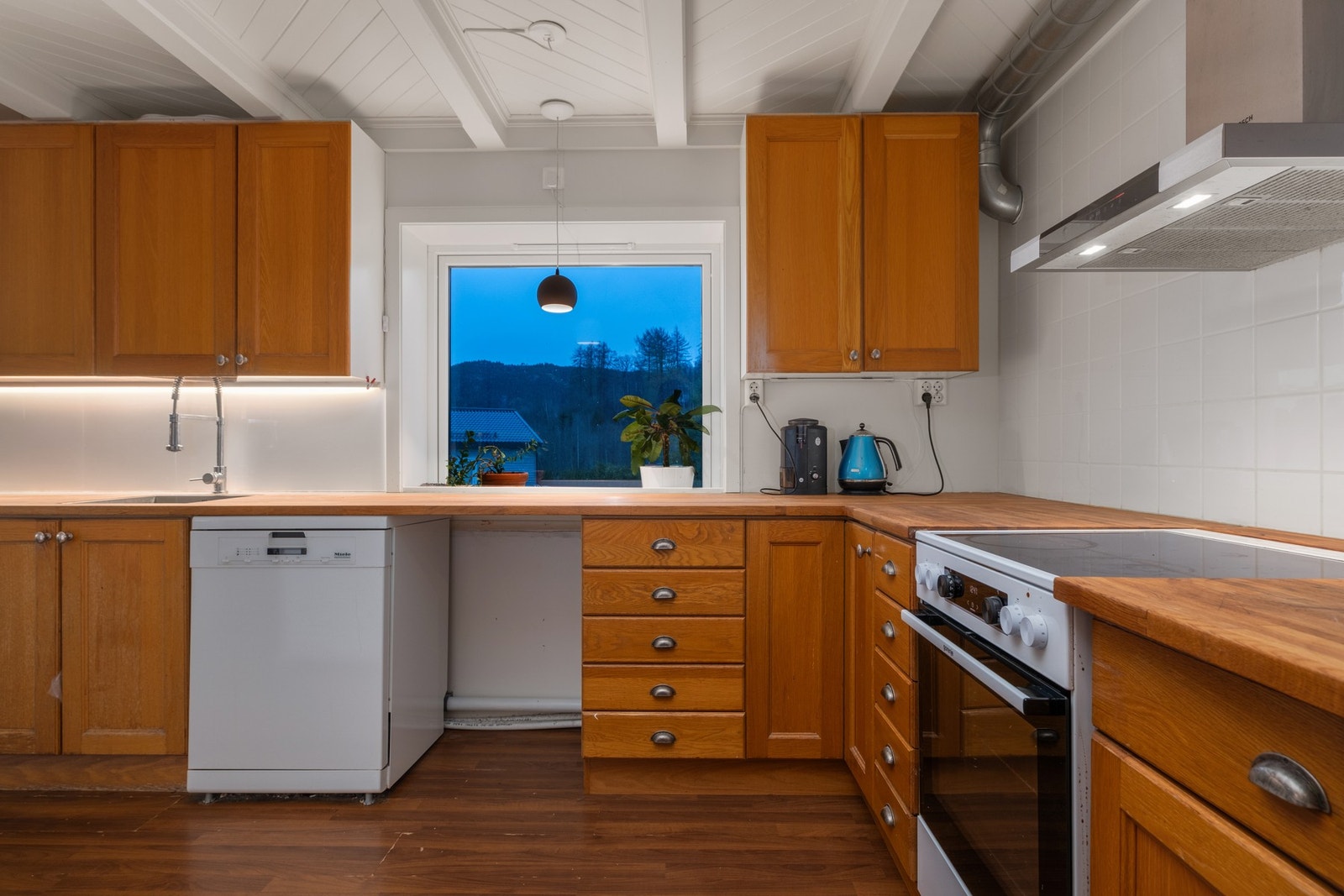 Kjøkkenet gir god plass for å oppbevare redskap. Galleribilde