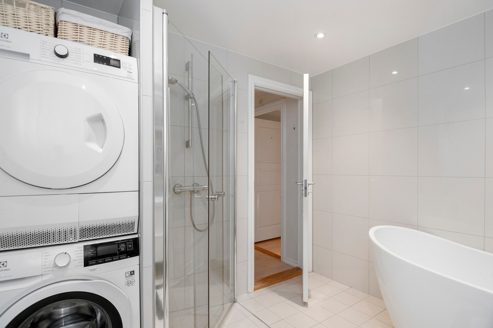 Praktisk vaskesøyle på badet. Galleribilde